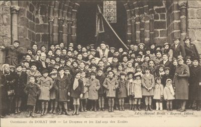 CPA : Ostensions du Dorat 1939 - Le Drapeau des Enfants des Ecoles