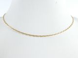 un collier à chaîne en or sur un mannequin mannequin mannequin mannequin mannequin mannequin mannequin mannequin mannequin mannequin