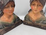 paire de figurines en céramique représentant une femme et un enfant