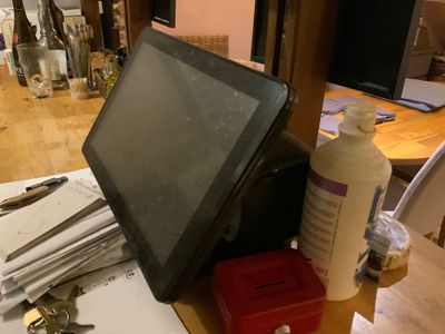 Une caisse écran tactile OXHOO avec tiroir et une imprimante…