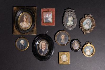 Ensemble de dix miniatures peintes ou en porcelaine figurant Jean-Séba - Photo 1