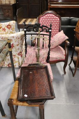 Lot : fauteuil XIXe, chaise en bois noirci, serviteur de che…