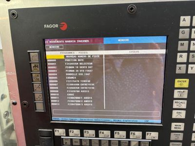 une machine qui comporte de nombreux boutons