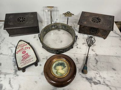 un grand nombre d'éléments sur la table