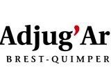 Le logo d'Adjug Arts apparaît sur fond blanc.