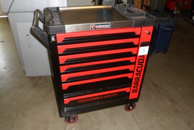 servante d'atelier BARRACUDA + outils à mains (quasiment complète)