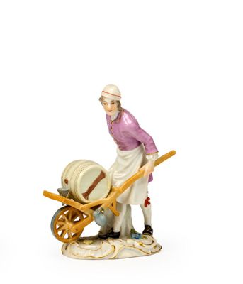 une figurine représentant une femme avec une brouette