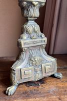 Suite de deux pique-cierges tripodes en laiton, formant lamp… (photo 4)