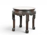 une vieille table en bois avec un plateau en marbre sur fond blanc