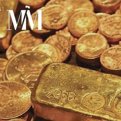 un tas de pièces d'or et un lingot d'or