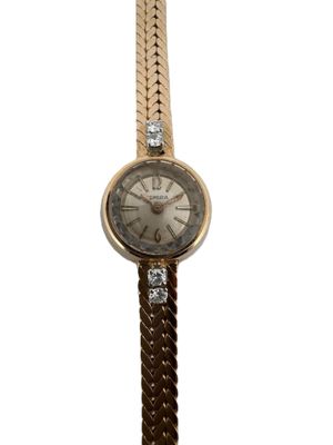 une montre-bracelet de femme ornée de diamants