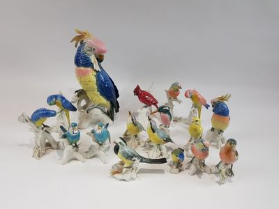many figurines of birds that are sitting on top of each other