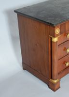 Commode en placage d'acajou ouvrant par quatre tiroirs, les … (photo 4)