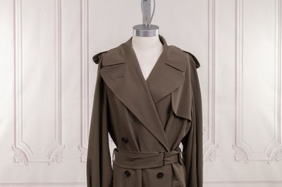 trench coat on a mannequin mannequine mannequine mannequin mannequin mannequin mannequin mannequin manne