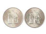deux pièces d'argent, dont l'une est du même type et l'autre du même type