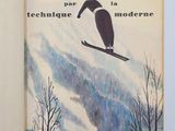 un livre sur lequel figure la photo d'une personne à skis dans la neige