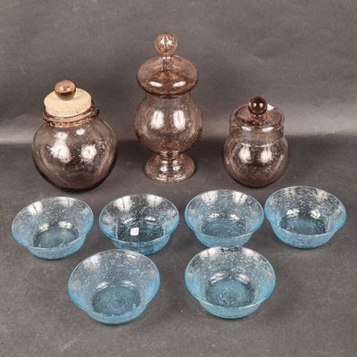 BIOT. Lot comprenant : 3 pots couverts et drageoirs en verre…