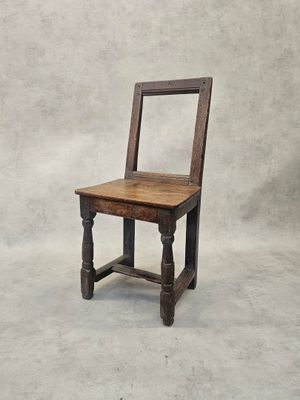 Chaise lorraine en chêne. (petits manques).