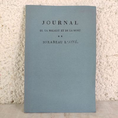la couverture d'un cahier bleu sur laquelle figure une inscription en noir