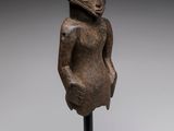 a bronze statue of a man with a hat on his head