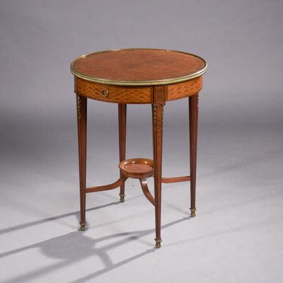 Table de salon en placage de palissandre, acajou et marquete…