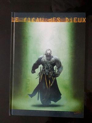 la couverture d'un livre sur laquelle figure l'image d'un homme tenant une épée