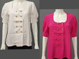 deux chemises pour femmes, blanches et roses, avec des boutons