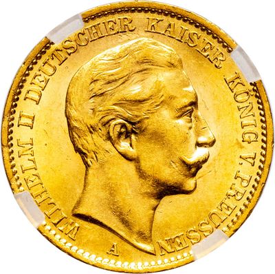 gros plan d'une pièce d'or sur fond blanc