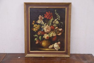 une peinture de fleurs dans un vase sur une table