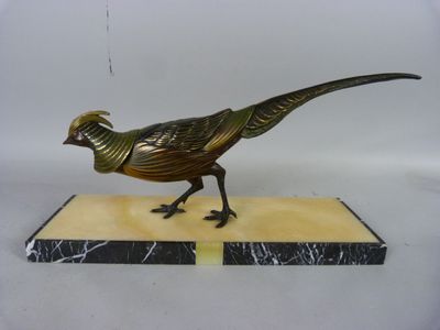 faisan en laiton sur socle en marbre, sur fond blanc