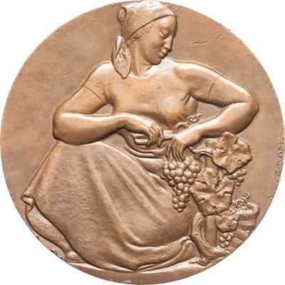 une image représentant une médaille de bronze sur laquelle figure une femme tenant un panier de raisins