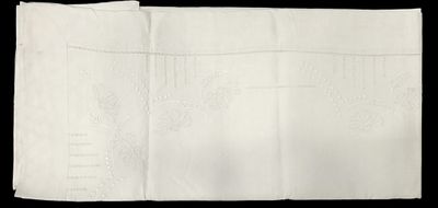 un gros plan d'une feuille de papier sur laquelle figure un dessin