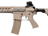 une image représentant un fusil de couleur beige, avec un canon noir et un corps marron clair