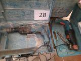 un outil dans une boîte à outils sur laquelle est inscrit le chiffre 28