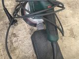 une photo représentant une paire de chaussures et un appareil filaire