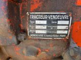a sign on the side of a tractor that says tractor videurre