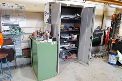 1 armoire basse 2 portes PAROLAI et 1 armoire haute métalliq…