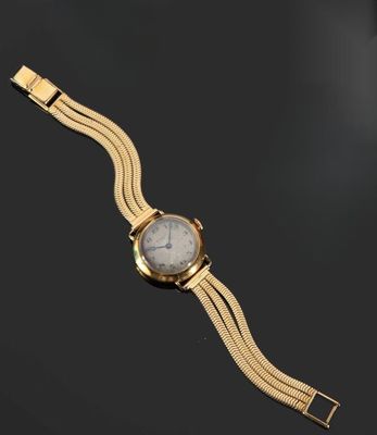 une montre-bracelet en or 18 carats avec un cadran blanc