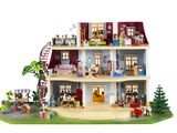 une maison de poupées avec plein de jouets par terre