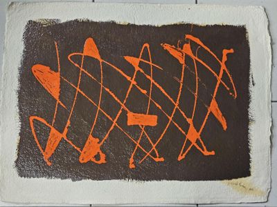une photo représentant un dessin orange et noir sur une feuille de papier