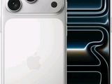 Un iPhone 11 Pro d'Apple est présenté à côté d'un iPhone 11