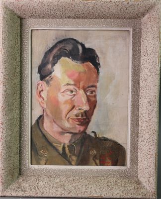 tableau représentant un homme en uniforme militaire, encadré et accroché au mur