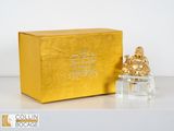 une image représentant une boîte en or contenant une petite statuette de Bouddha
