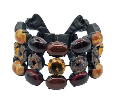 une photo d'un bracelet composé de perles de verre