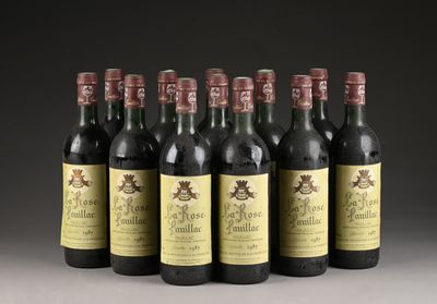 six bouteilles de vin sont alignées dans une rangée