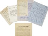 une pile de vieilles lettres et de vieux papiers empilés les uns sur les autres