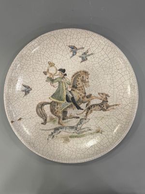 une assiette avec l'image d'un homme à cheval