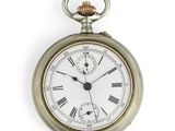 une vieille montre de poche dont le cadran comporte des chiffres romains