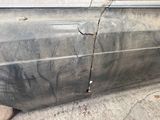 a car that has a crack in the side of it