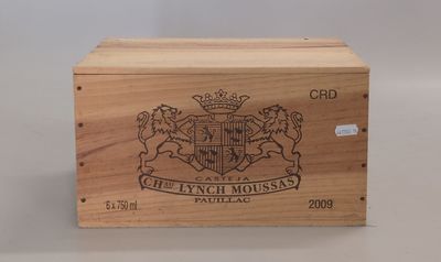 une boîte en bois sur laquelle est collée une étiquette portant l'inscription « hypich moussas »